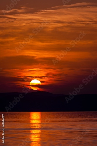 Fototapeta Naklejka Na Ścianę i Meble -  Beautiful sunset at the ocean