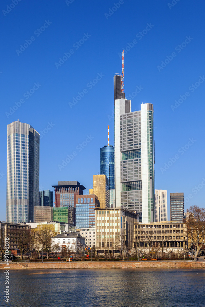 Obraz premium Widok na panoramę Frankfurtu, Niemcy