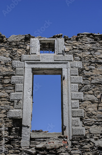 ruines du fort de malamot en maurienne,savoie photo