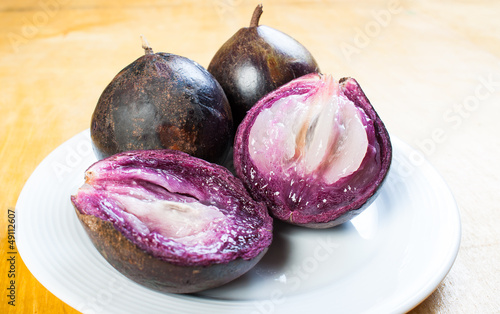 star apple fruit it comes with green or purple color