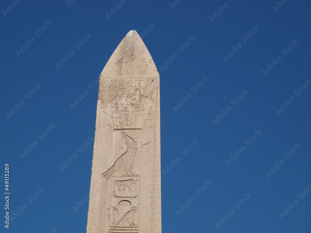 Obelisk mit Hieroglyphen, altes Ägypten