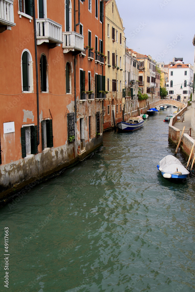 Travel Italy:vertical  view of canal in Venice