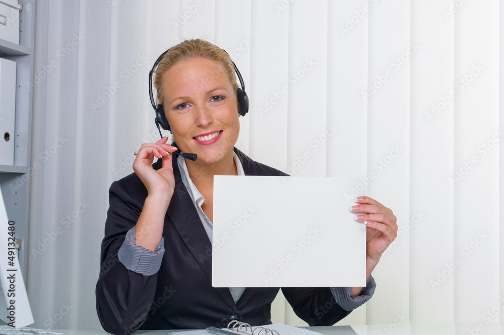 freundliche Frau mit Headset im Kundendienst freundliche Frau mit Headset im Kundendienst