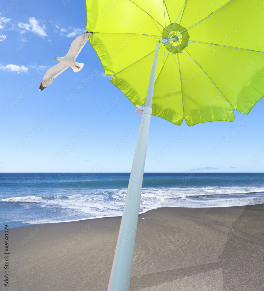 parasol sur plage de Etang-Salé-les-Bains, Réunion