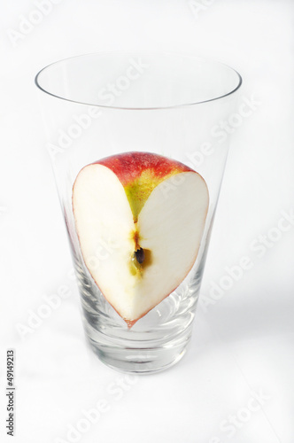 jabłko serce w szklance