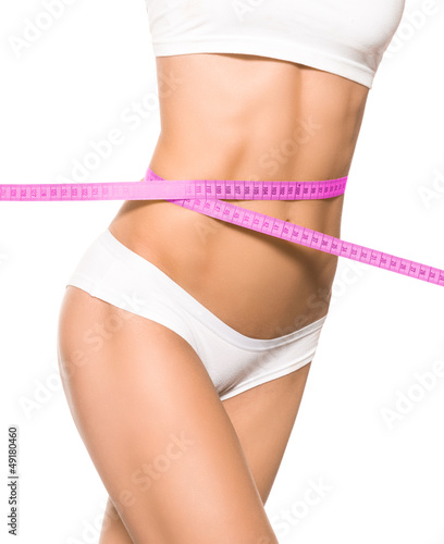 Flacher Bauch mit Maßband