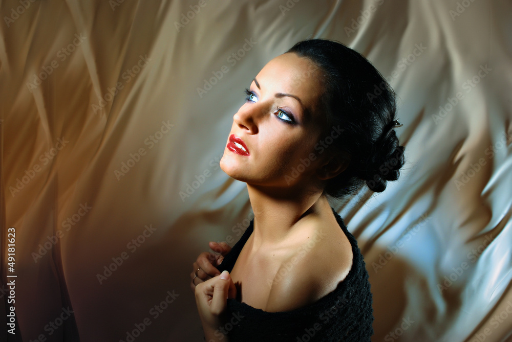 Obraz premium portrait of a girl on the background of the fabric