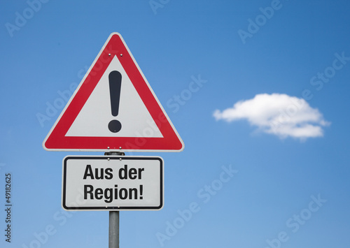 Achtung Schild mit Wolke AUS DER REGION!