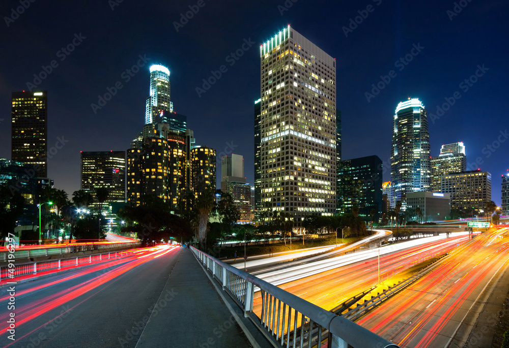 Naklejka premium Los Angeles city traffic at night