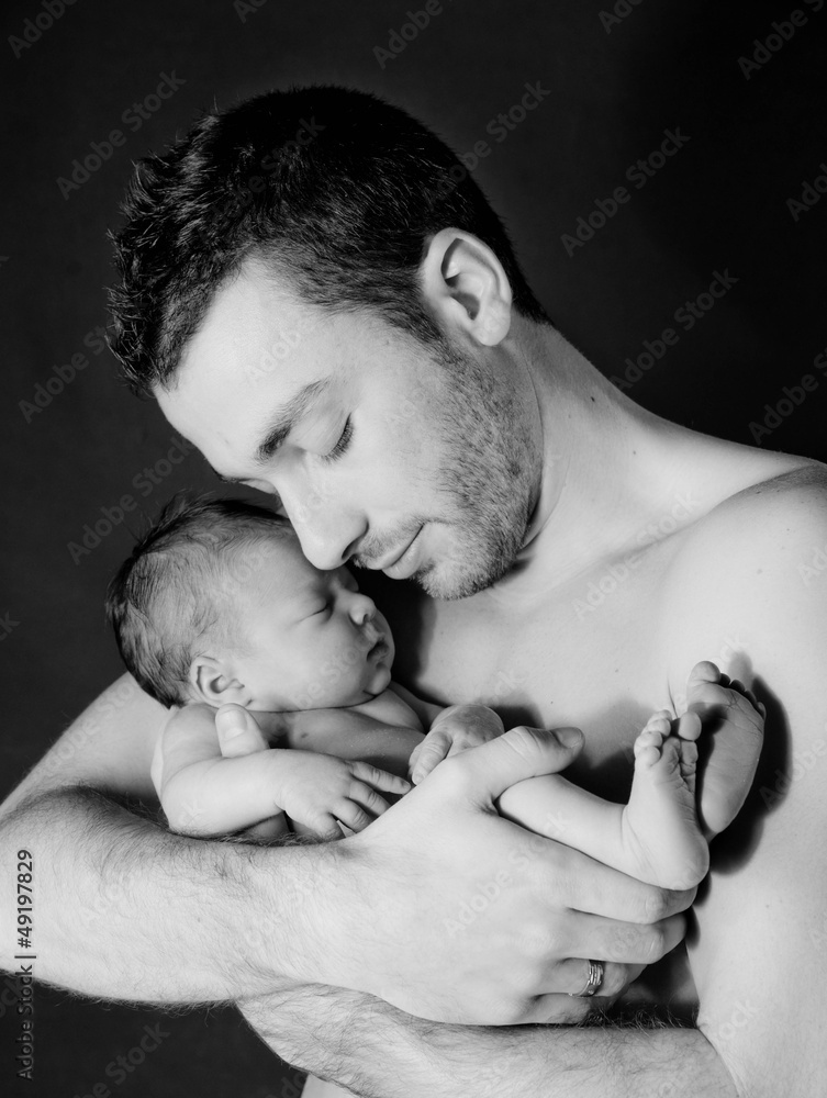 Jeune Papa Et Son Bebe De 6 Jours Stock Photo Adobe Stock