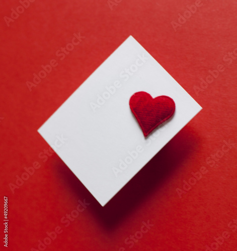 carton invitation fond rouge coeur saint Valentin