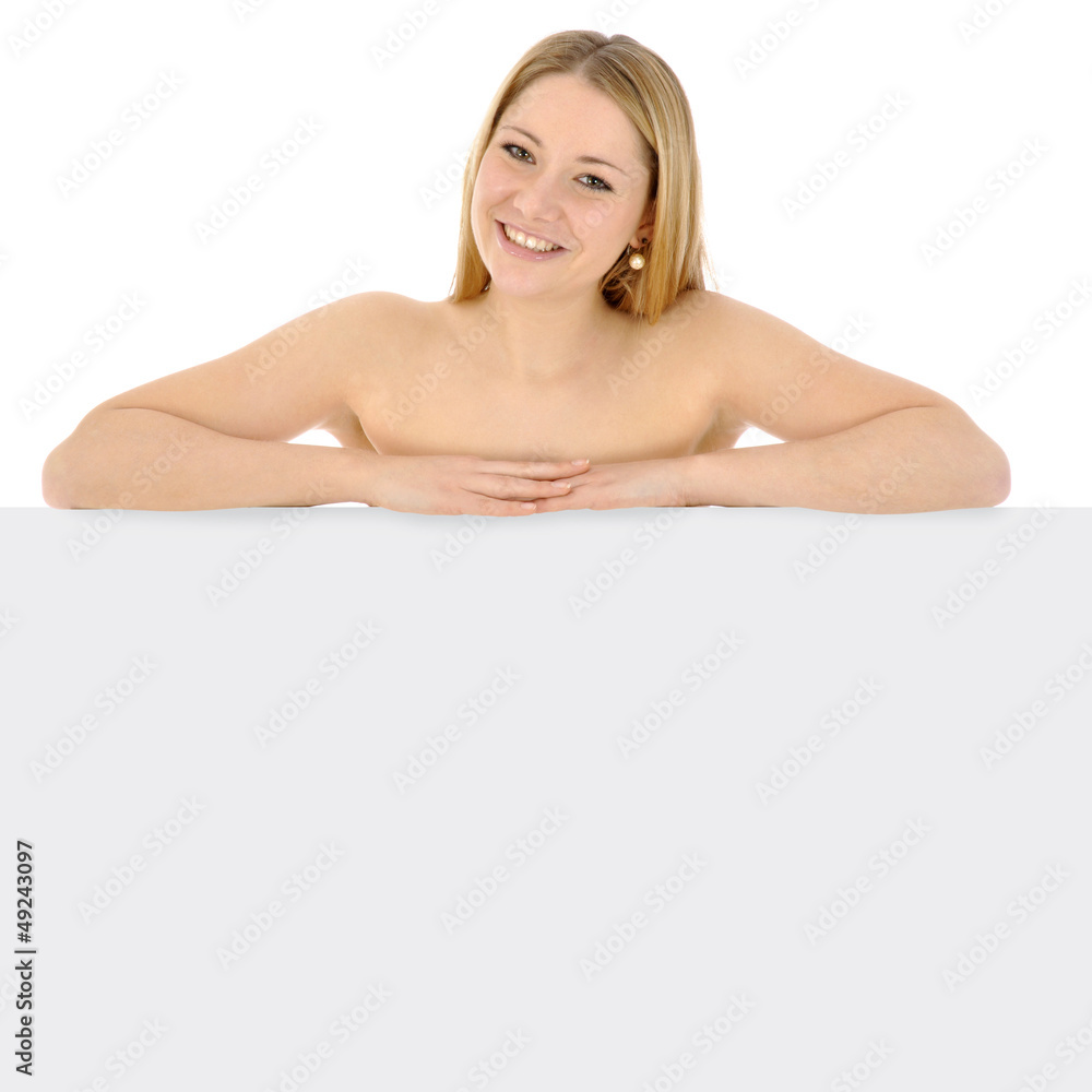 Junge Frau mit leerer Tafel lacht Junge Frau mit leerer Tafel lacht