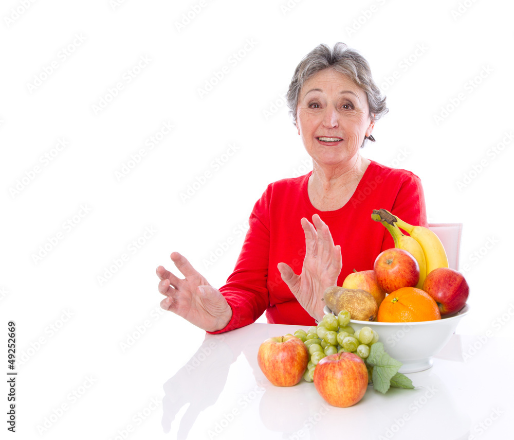 Großmutter schwört auf gesunde Ernährung im Alter Großmutter schwört auf gesunde Ernährung im Alter