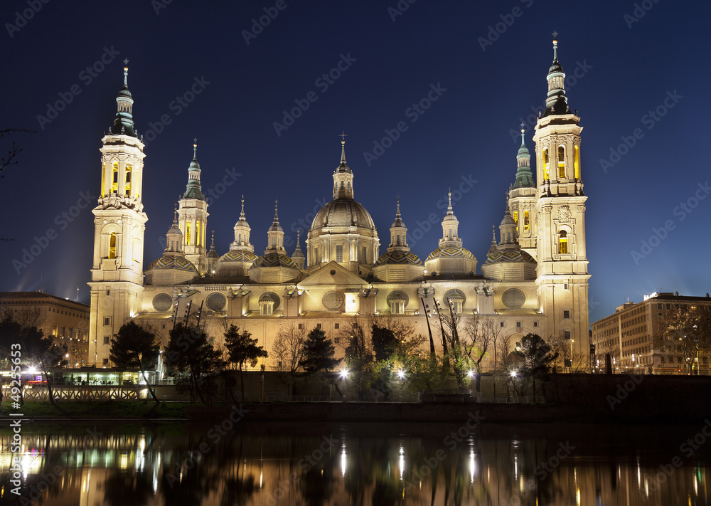 Basilica del Pilar y rio Ebro (Zaragoza)