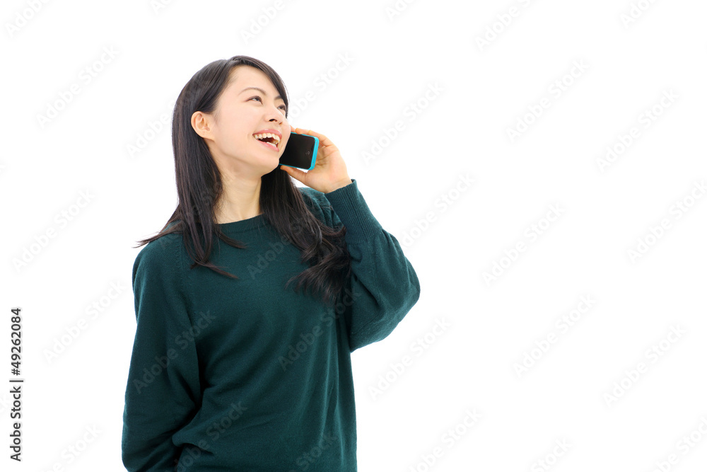 スマートフォンを使う女性 スマートフォンを使う女性