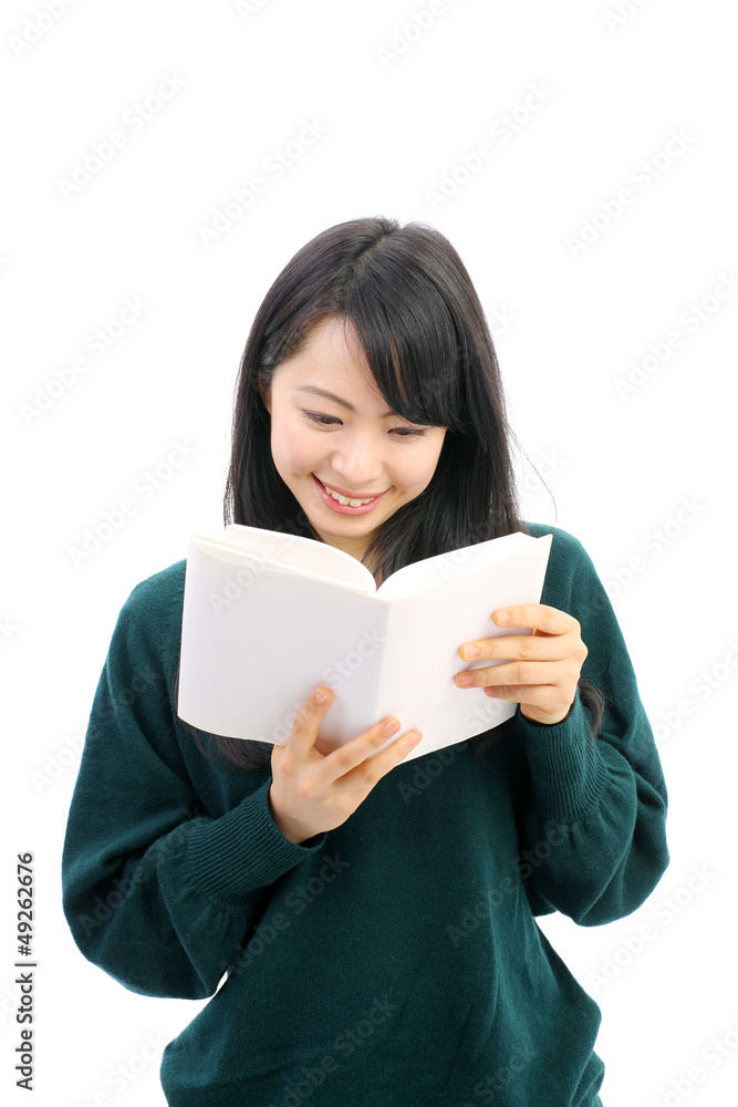 読書をする女の子 読書をする女の子