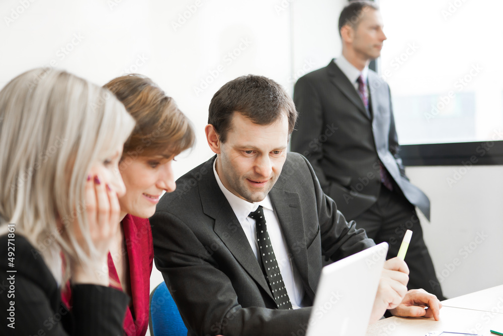 Groupe de travail et exclusion Groupe de travail et exclusion