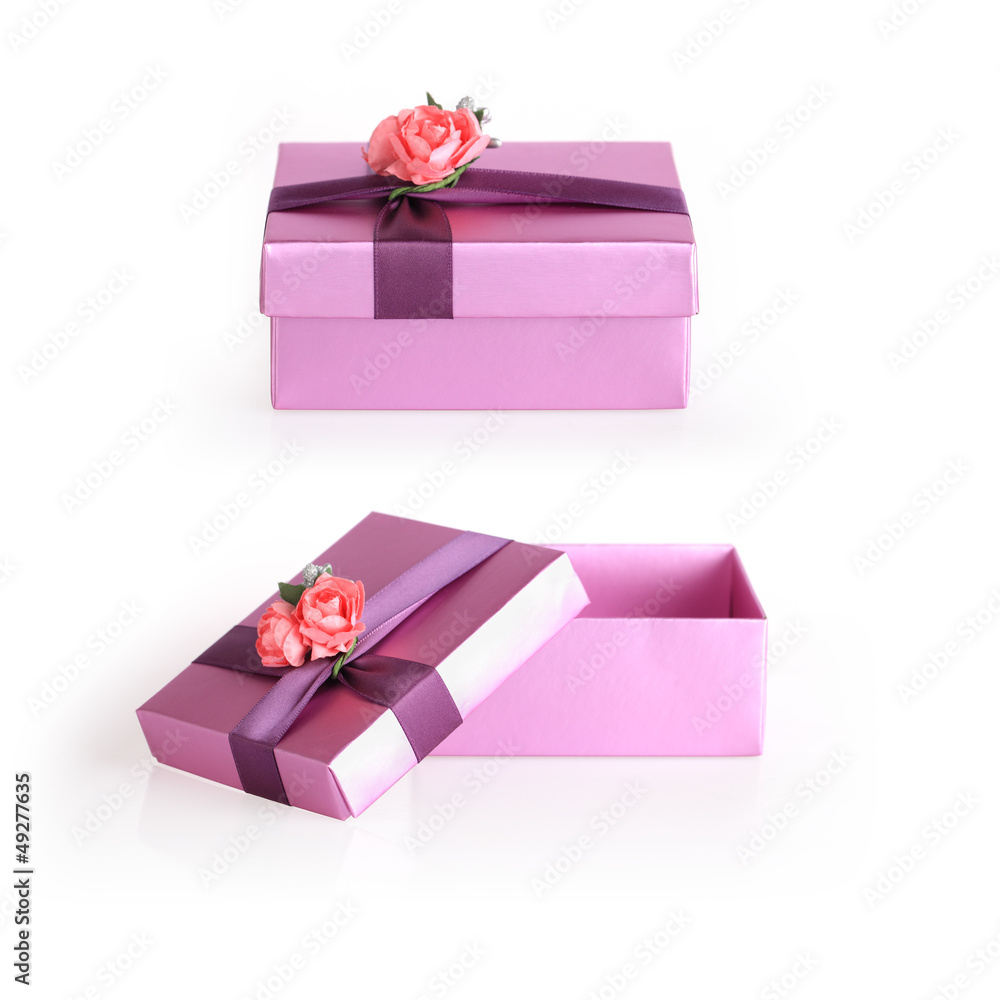 Obraz premium purple gift box with ribbon flower