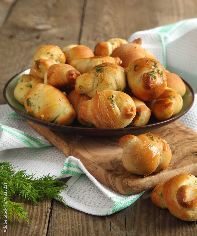 Fotografie Garlic bread buns seasoned with dill