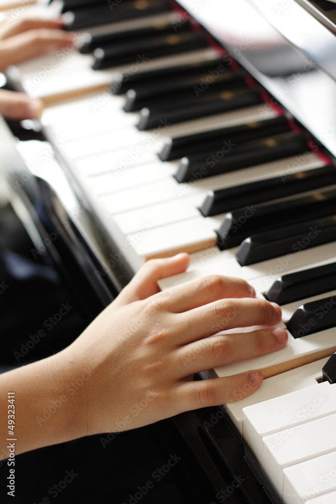 Fototapeta premium a kid playing piano