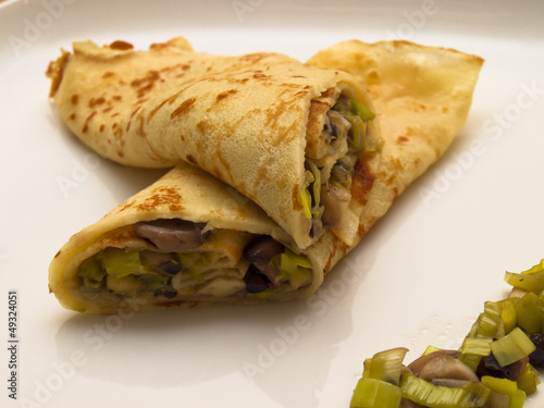 Naleśnik z  grzybami i porem