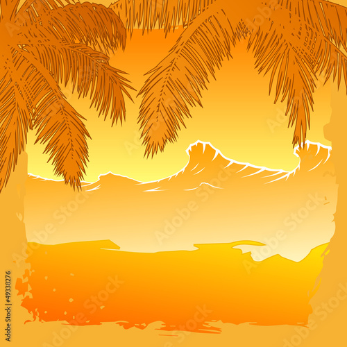 Palmen mit Sonnenuntergang am Wasser