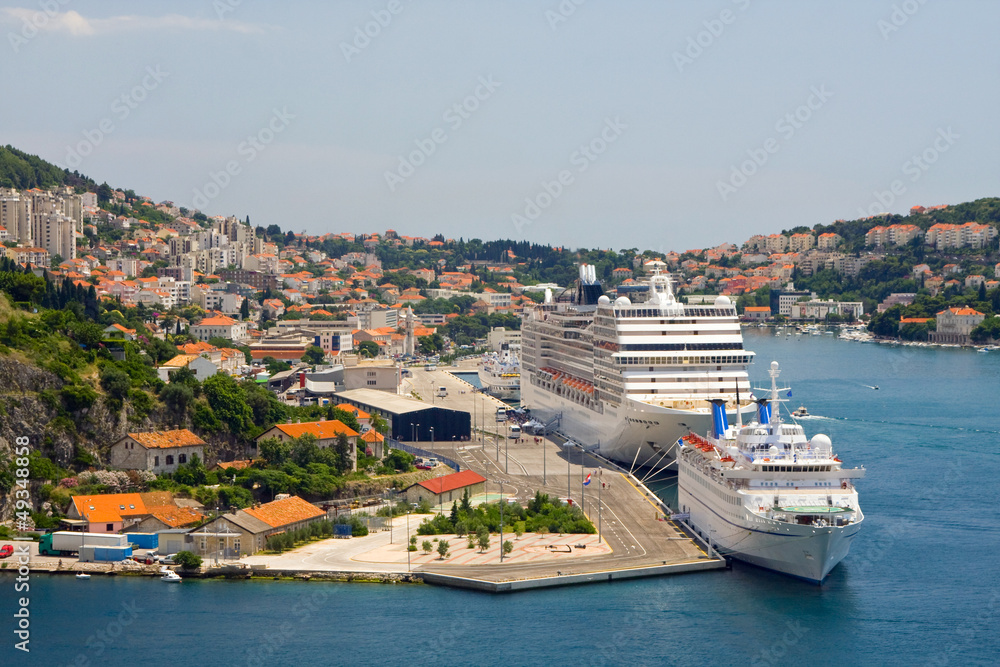 Naklejka premium bridge in the coastal town of Dubrovnik in Croatia
