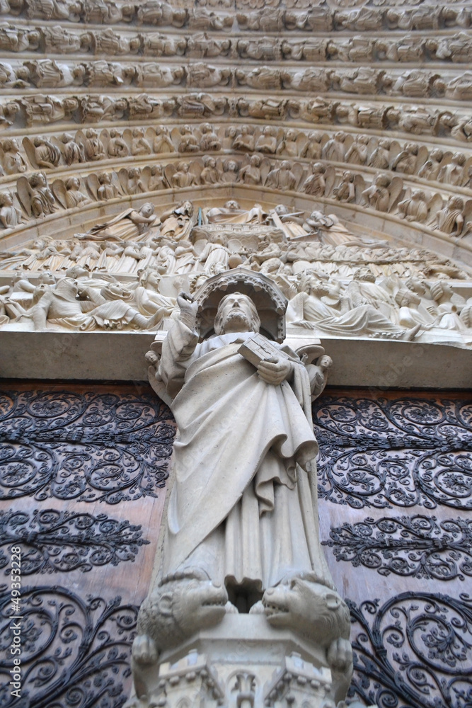 Notre Dame Cathedral Statue