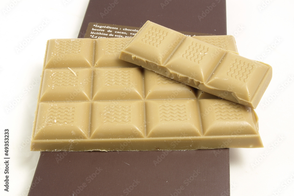 Chocolat blond sur son emballage Stock Photo