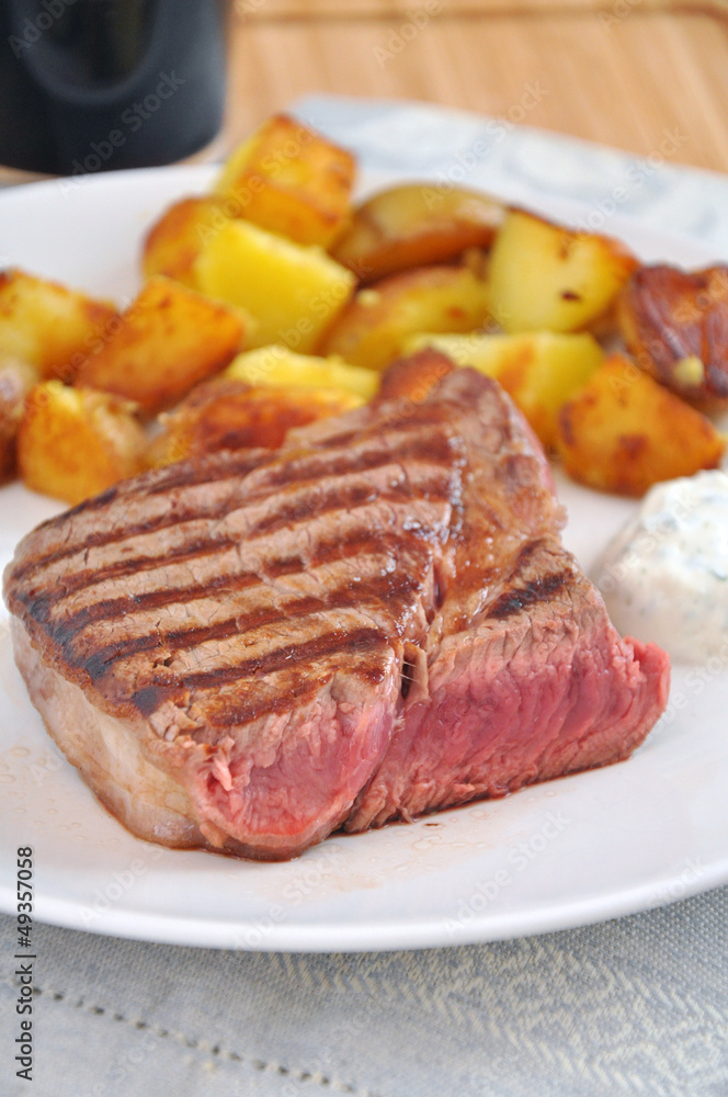 Rinderfilet mit Bratkartoffeln Rinderfilet mit Bratkartoffeln