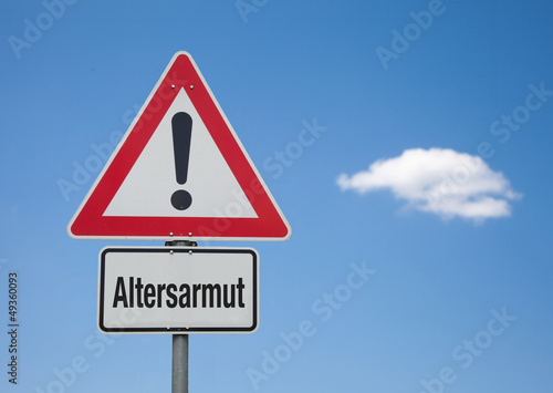 Achtung Schild mit Wolke ALTERSARMUT