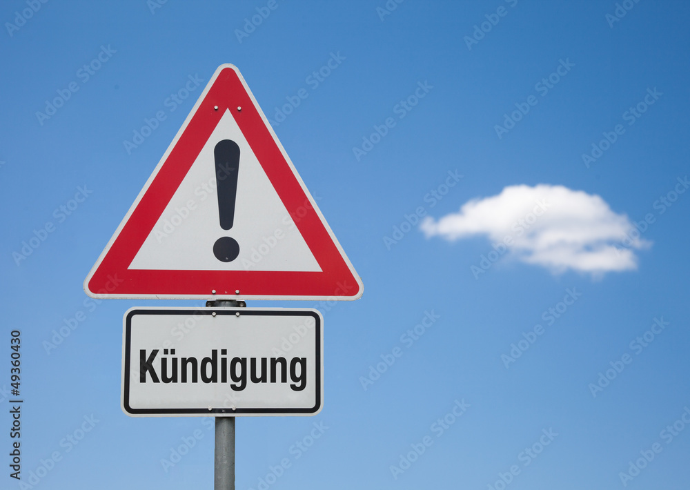 Achtung Schild mit Wolke KÜNDIGUNG Achtung Schild mit Wolke KÜNDIGUNG