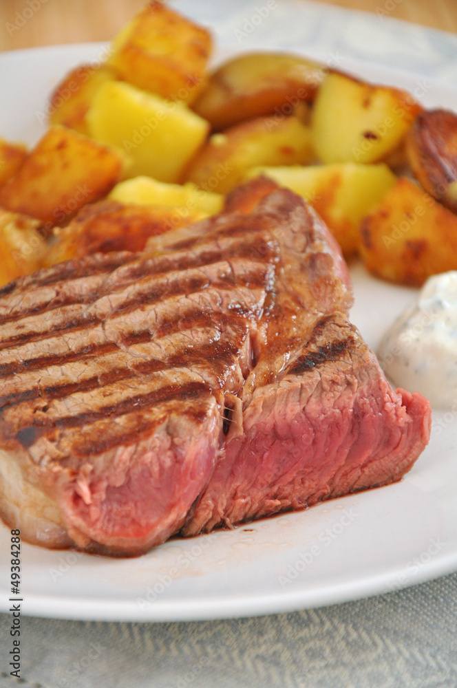 Rinderfilet mit Bratkartoffeln Rinderfilet mit Bratkartoffeln