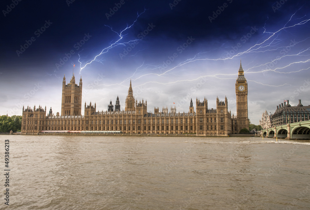 Houses of Parliament, Westminster Palace with Storm - London got