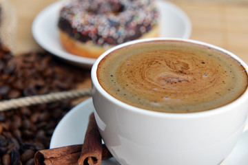 Leinwandbilder Kaffee Bar Kaffee mit süßem Donut zum Frühstück  © Denis Tabler