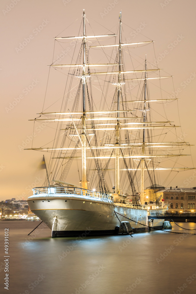 Naklejka premium Sailboat at Night