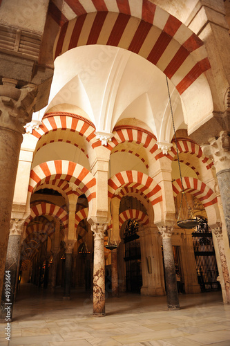 Interior de la Mezquita de Córdoba © joserpizarro