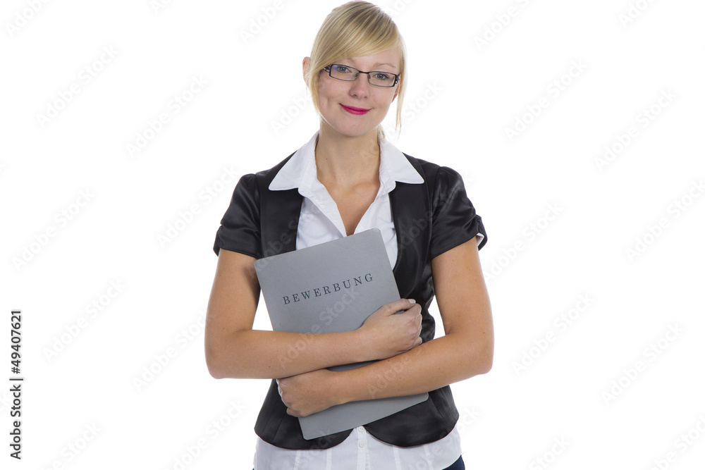Junge Frau mit Bewerbungsmappe