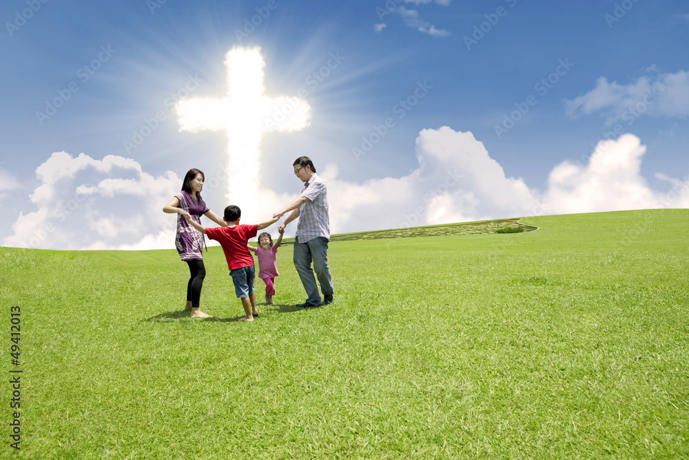 Fototapeta premium Enjoying Easter holiday together