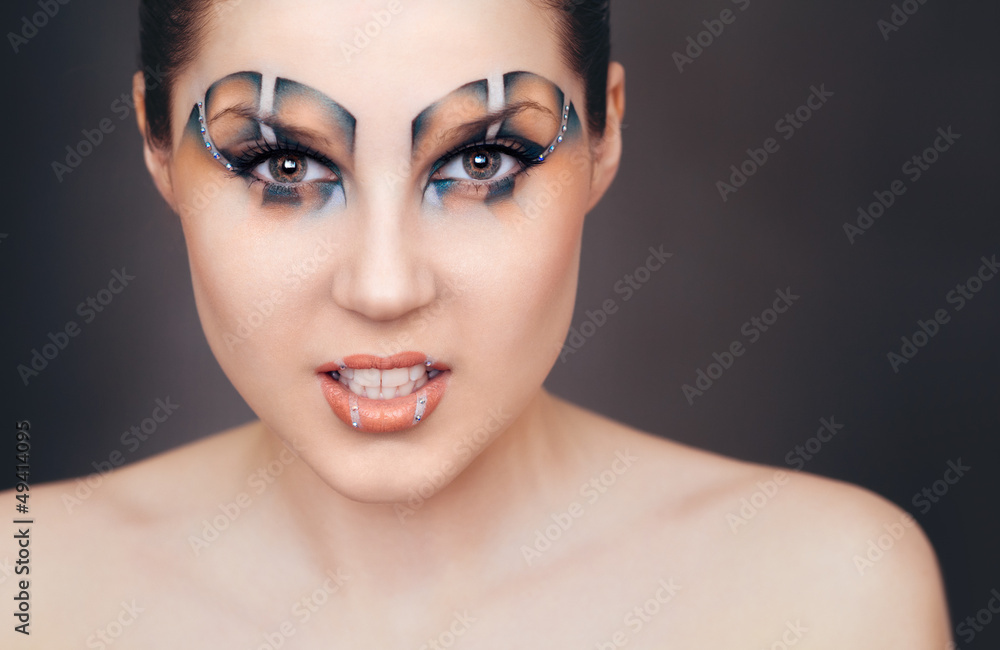 make-up in the style of the Raptor make-up in the style of the Raptor