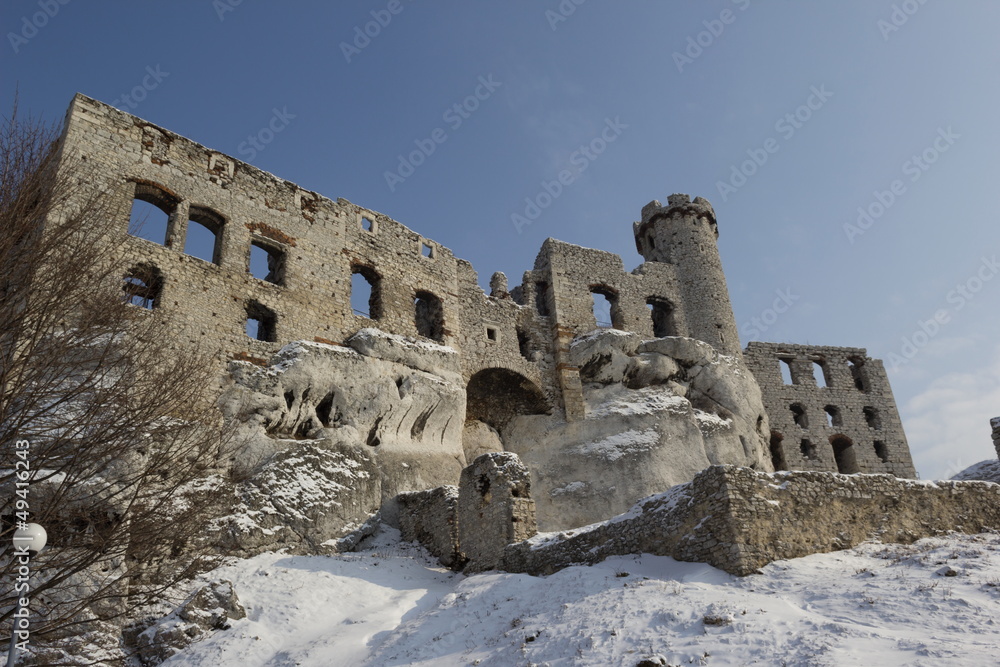Ogrodzieniec castle ruins poland