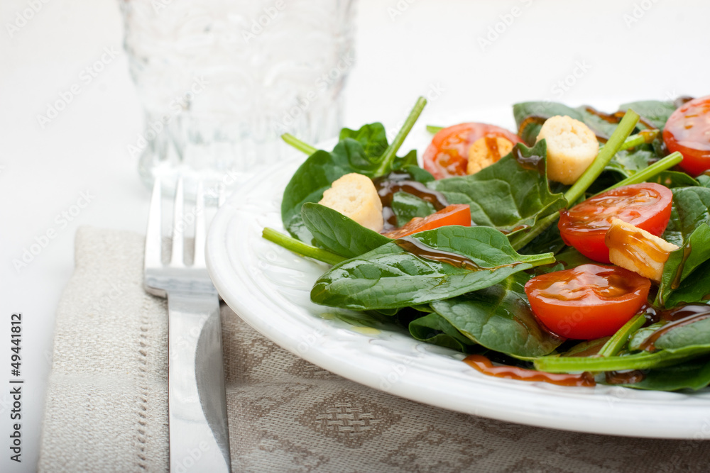 Salad of spinach  and tomato cherry.