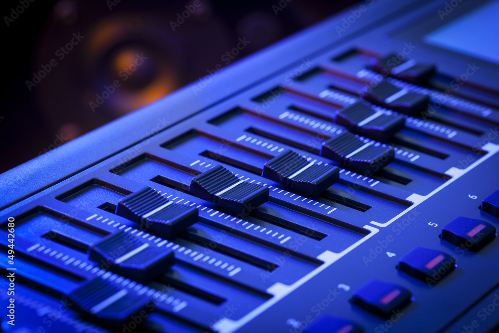 MIDI Faders on a Controller Keyboard MIDI Faders on a Controller Keyboard