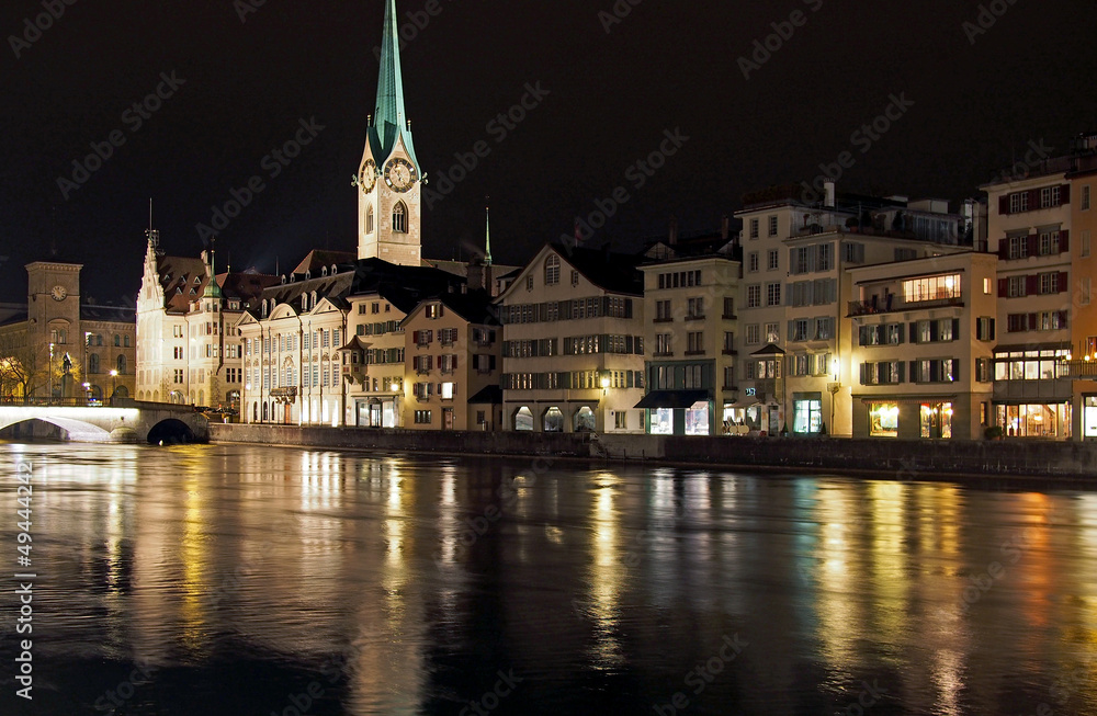 Zürich Altstadt bei Nacht (Limmat)