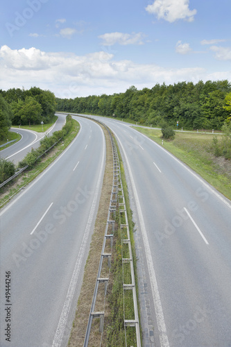 Fototapeta Naklejka Na Ścianę i Meble -  Autobahn ohne Fahrzeuge