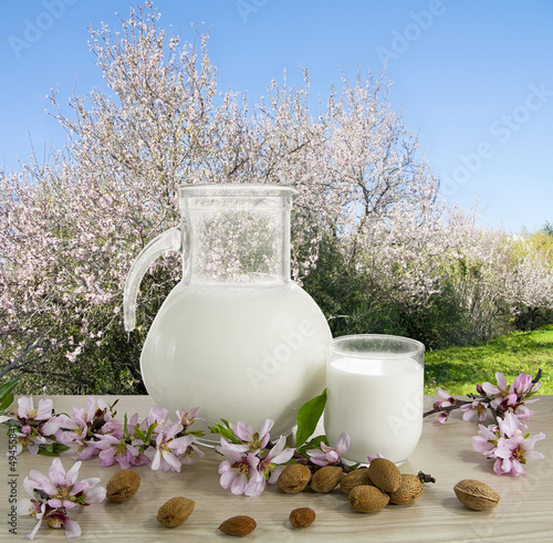 Leche de almendras, jarra y vaso. photo