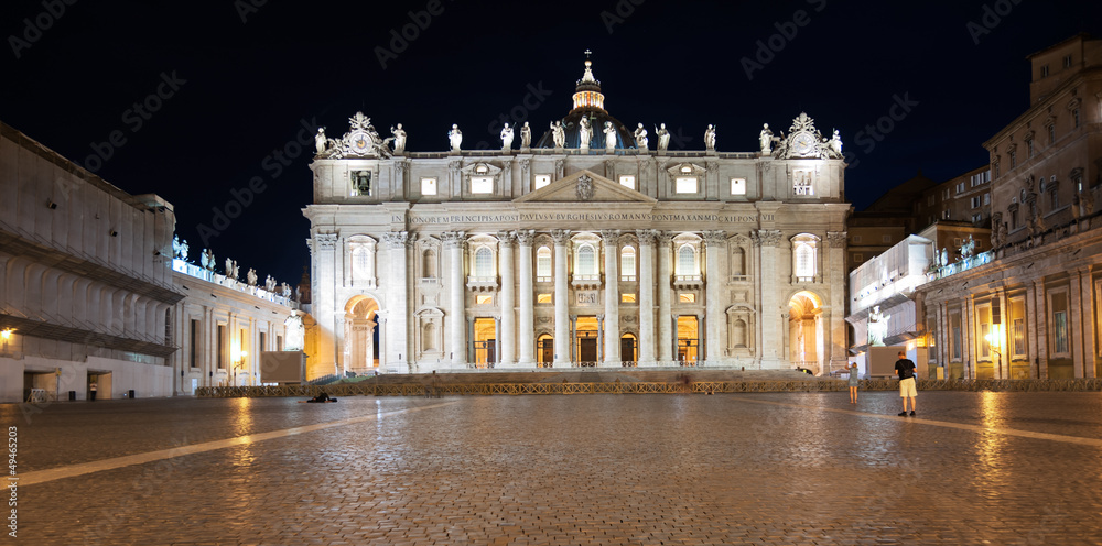 Vatican: St Peter Basilica at night