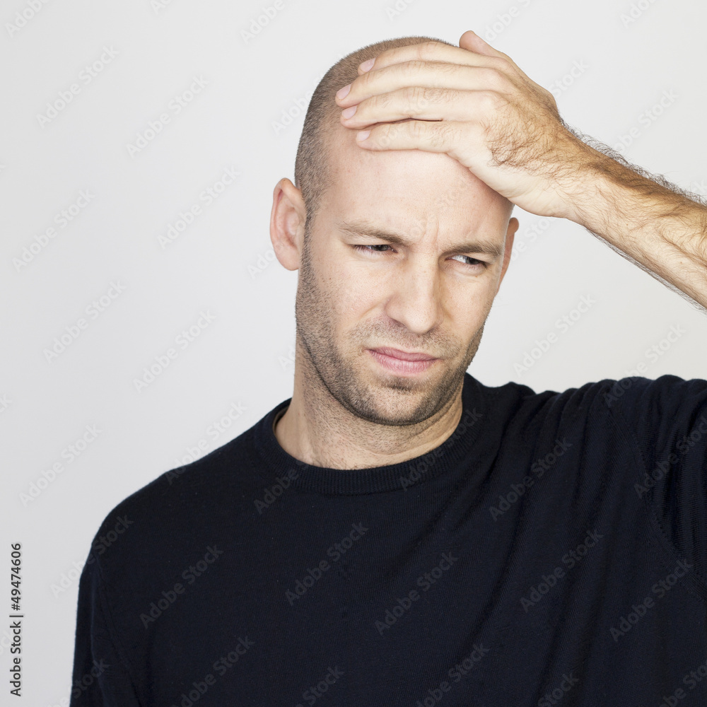 Obraz premium Mann mit Kopfschmerzen