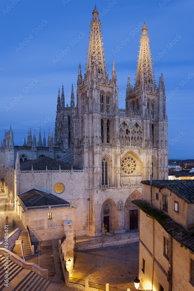 Catedral de Burgos al anochecer.