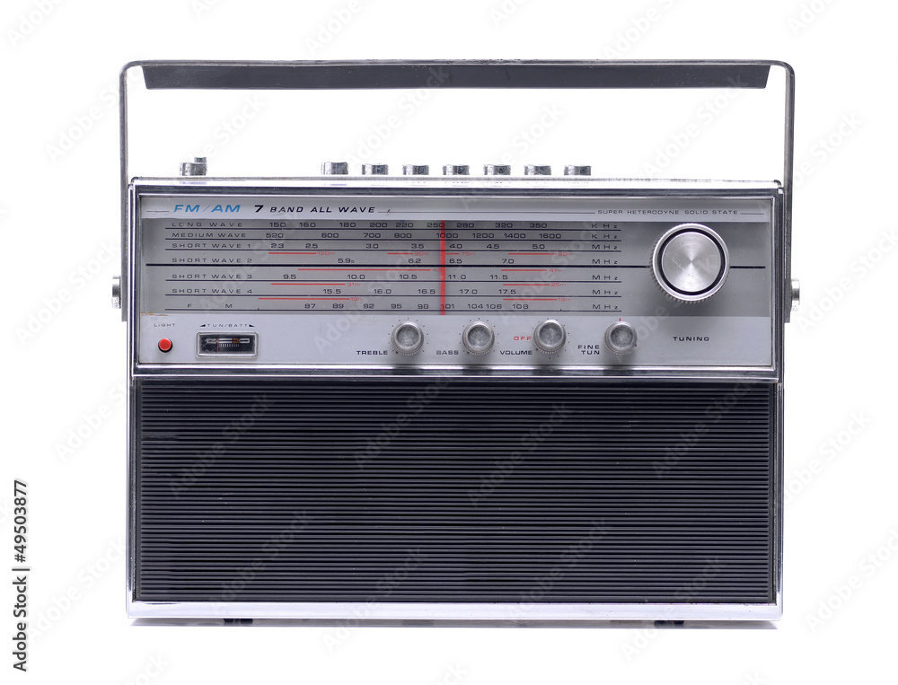Fototapeta premium vintage antyczne radio na białym tle